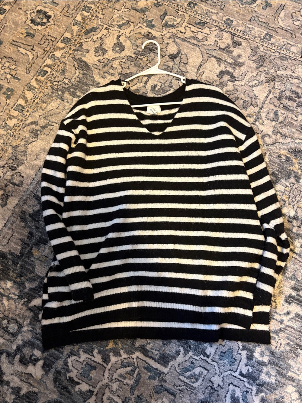 H&M Women's Black and White Striped V-Neck Sweater